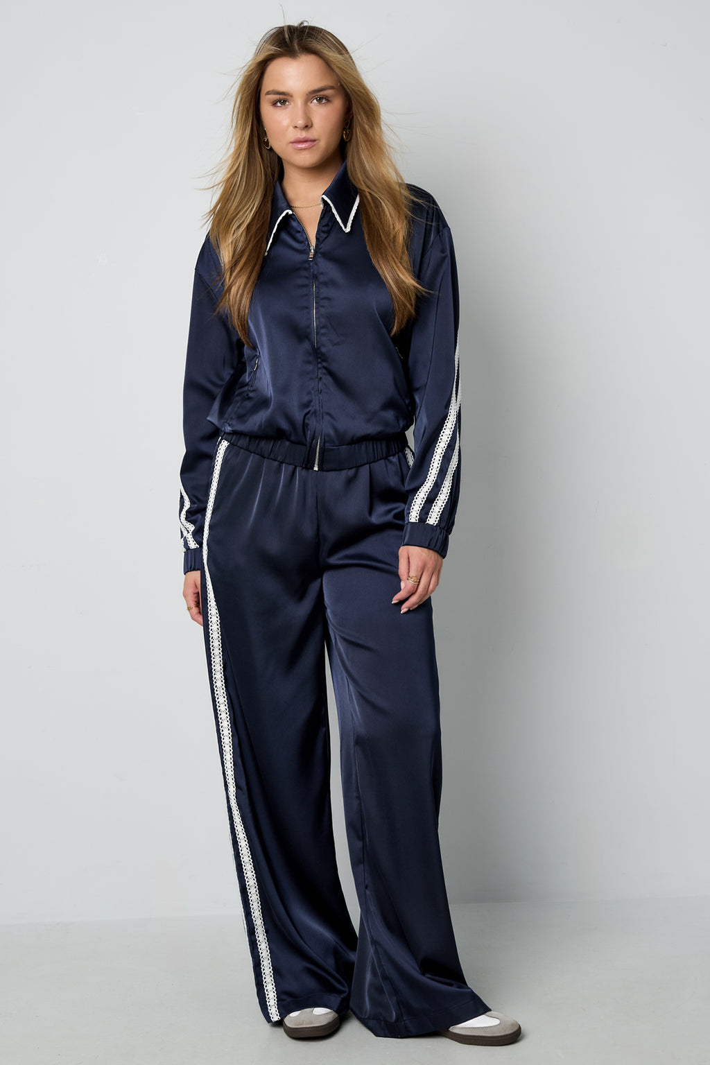 Sportief jasje met satijnen look
