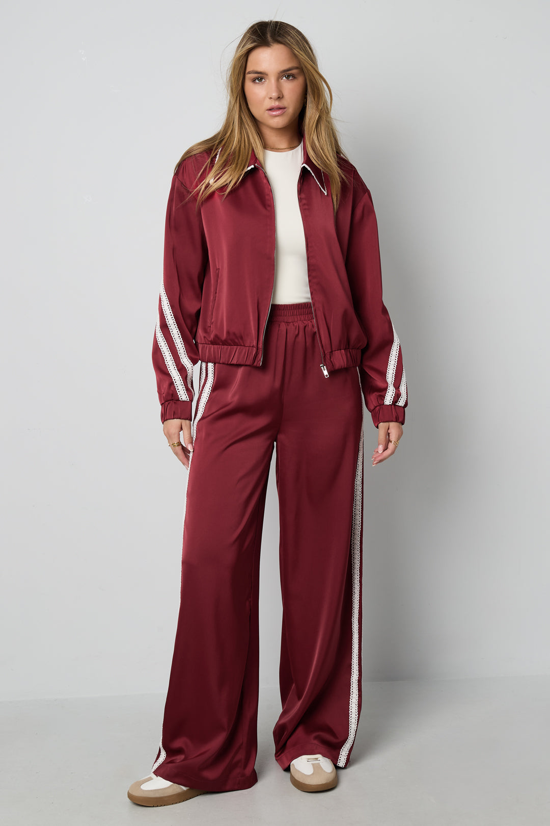 Sportief jasje met satijnen look